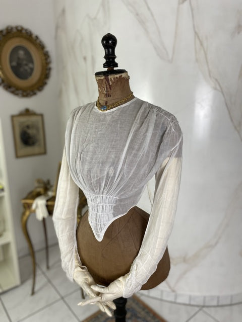 1840 German Biedermeier bodice in brown silk with decorative seams and fitted front, antique garment