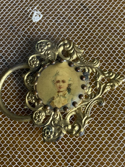 Gürtelschnalle mit zwei Damenporträts, um 1900
