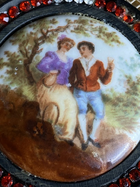 Gürtelschnalle mit romantischer Szene, ca. 1912
