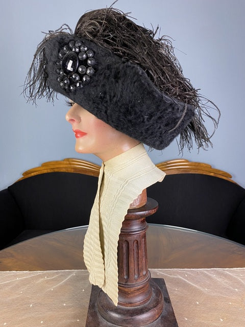 Cream knitted cotton Bradley V‑Neck muffler, ca. 1910, early unisex Edwardian scarf