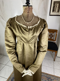 1805–1810 white silk Empire gown with high waistline, short sleeves and classical draped skirt, antique dress