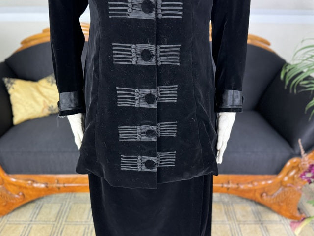 1910 Linker & Cie black velvet walking dress with decorative trimmings, front buttons and long skirt, antique gown