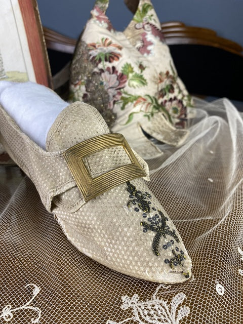 Bestickte Rokoko-Schuhe, ca. 1790