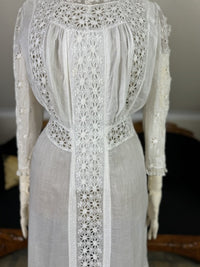 1913 American cotton lingerie summer dress with whitework embroidery, lace inserts and airy Edwardian silhouette, antique gown