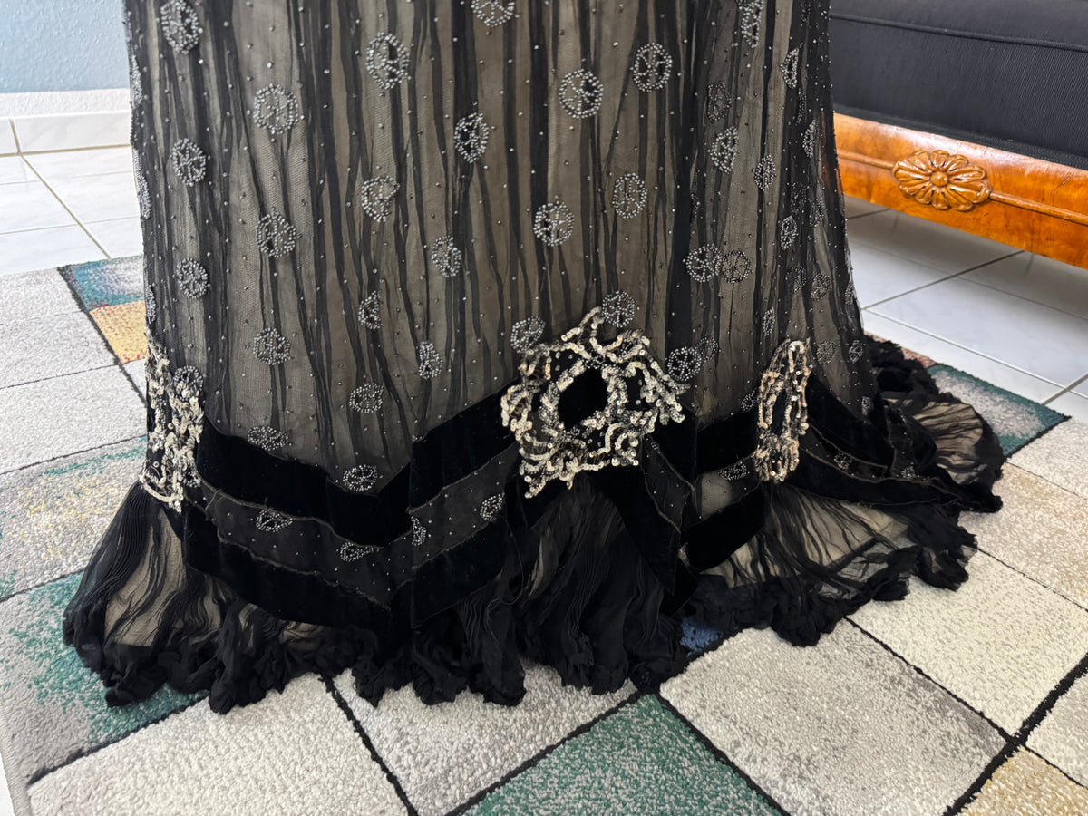 MARC WALTER Außergewöhnliches Abendkleid ca. 1904 – Pariser Couture-Meisterwerk aus Spitze, Tüll und Samt