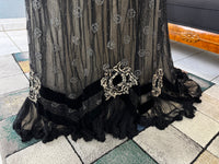 MARC WALTER Außergewöhnliches Abendkleid ca. 1904 – Pariser Couture-Meisterwerk aus Spitze, Tüll und Samt