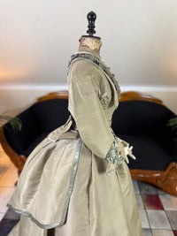 Antikes viktorianisches Seidenkleid, England, ca. 1868