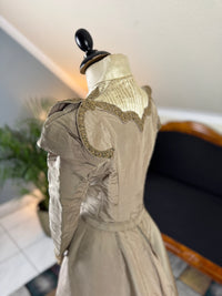 Antikes viktorianisches Gehkleid, ca. 1897 - Dreiteiliges englisches Ensemble