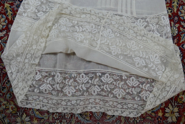 Antikes edwardianisches maltesisches Spitzen-Teekleid, ca. 1908