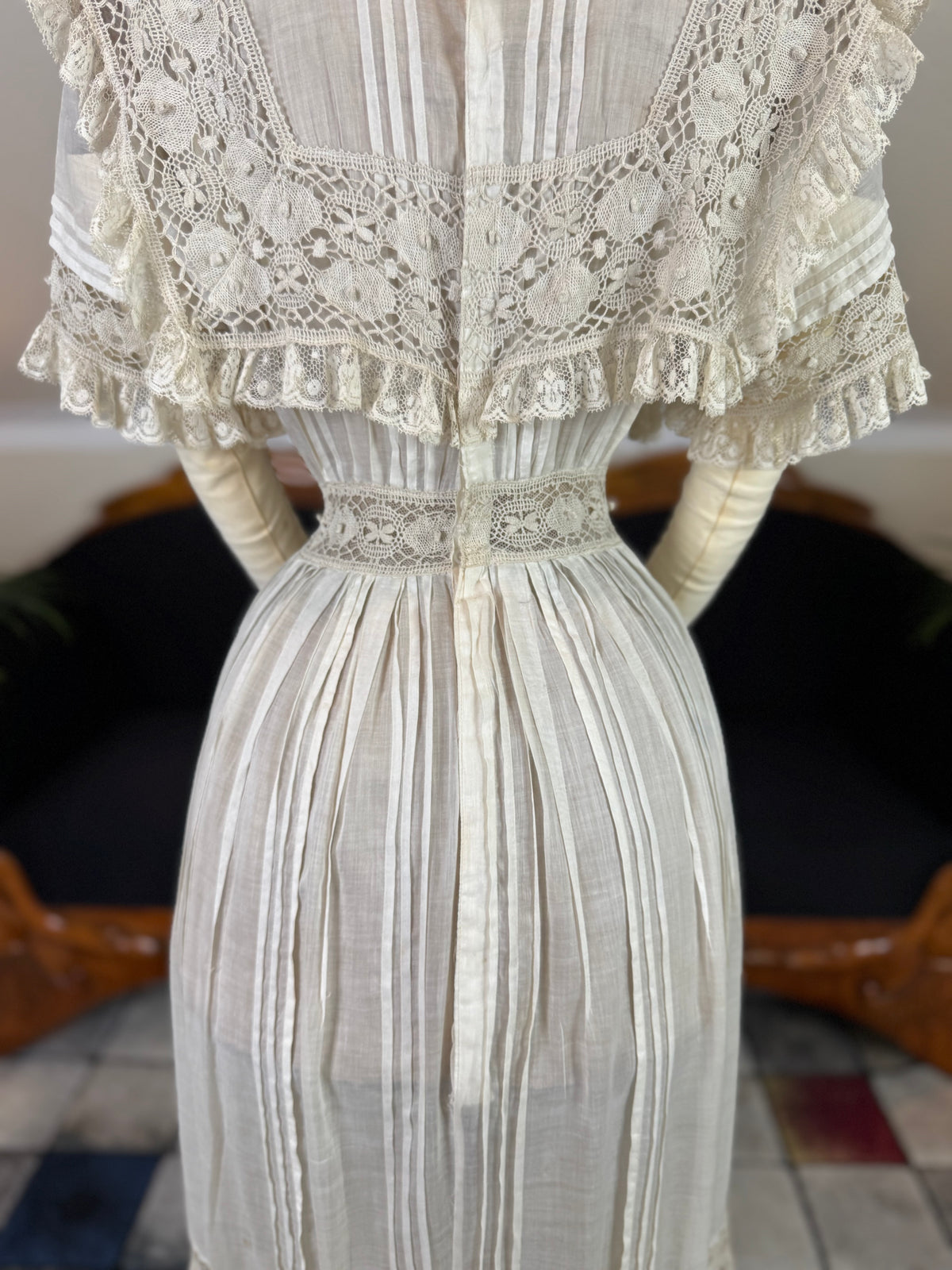 Antikes edwardianisches Teekleid aus Leinen, ca. 1906