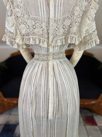 Antikes edwardianisches Teekleid aus Leinen, ca. 1906
