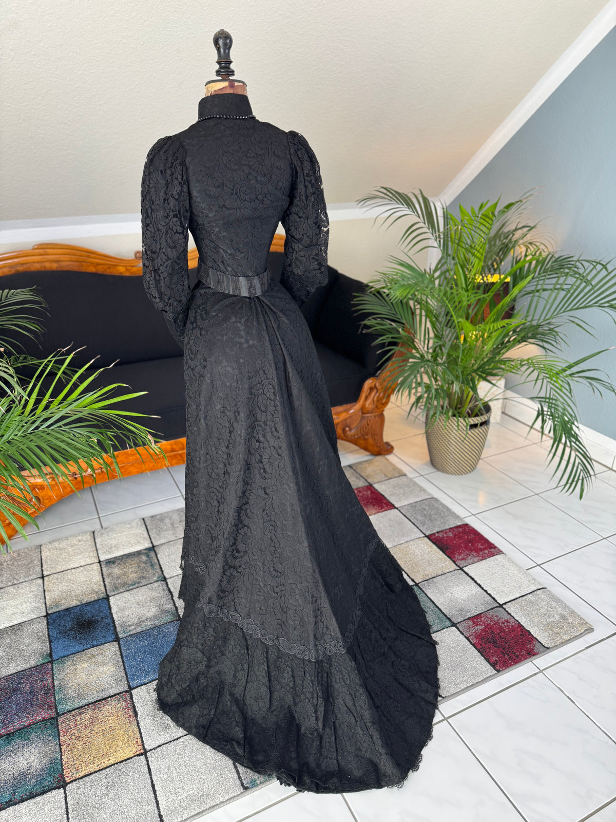 Edwardian black lace day dress, early 20th‑century fashion