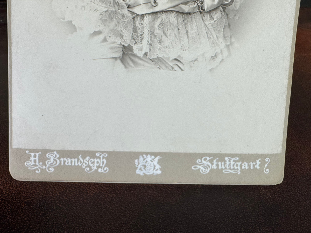 ROYAL Antikes Paar Spitzen-Taschentücher mit Toskana-Württemberg Doppelwappen aus der Aussteuer von Erzherzogin Maria Immakulata, um 1900