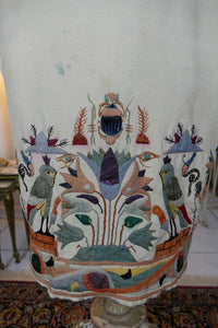 Ägyptische Revival Seidenjacke, ca. 1924 – Appliqué-Motive mit Sphinx, Skarabäus & Pyramide