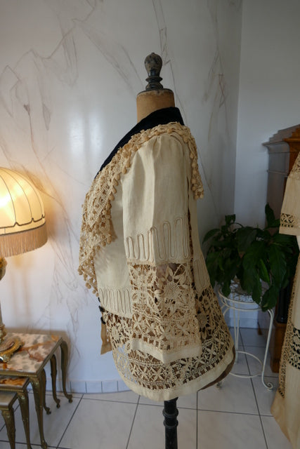 Edwardian linen walking ensemble, ca. 1906, two‑piece dress with jacket and decorative buttons, antique gown