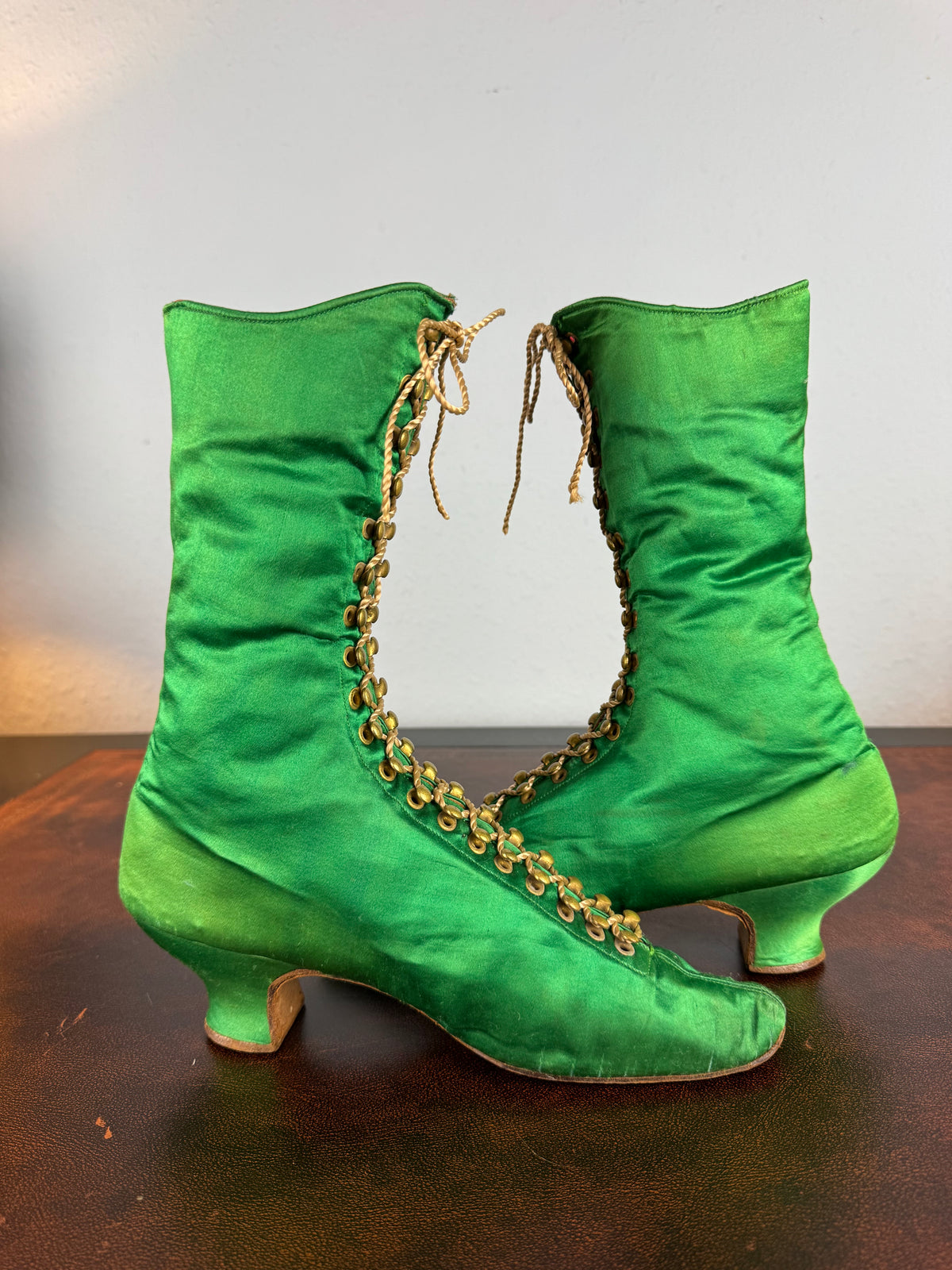 Victorian Green Silk Lace‑Up Boots, ca. 1875 – Low Heel, Brass Fasteners, Red Leather Lining