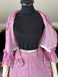 Sommerliche Eleganz einer jungen Dame – Antikes Kleid, ca. 1858