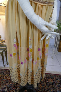 Antikes seidenes, perlenbesetztes Cocktailkleid, ca. 1926