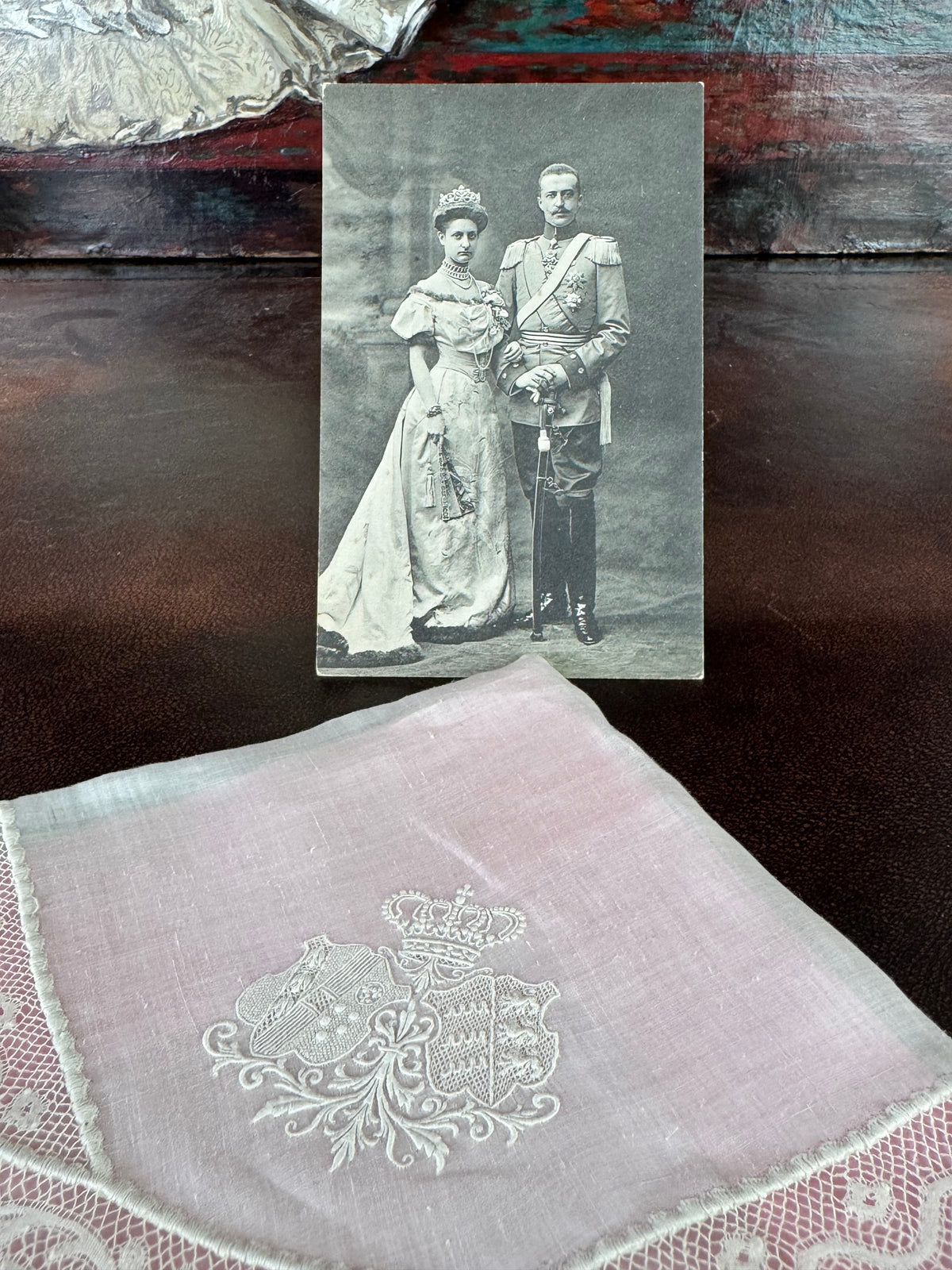 ROYAL Antikes Paar Spitzen-Taschentücher mit Toskana-Württemberg Doppelwappen aus der Aussteuer von Erzherzogin Maria Immakulata, um 1900