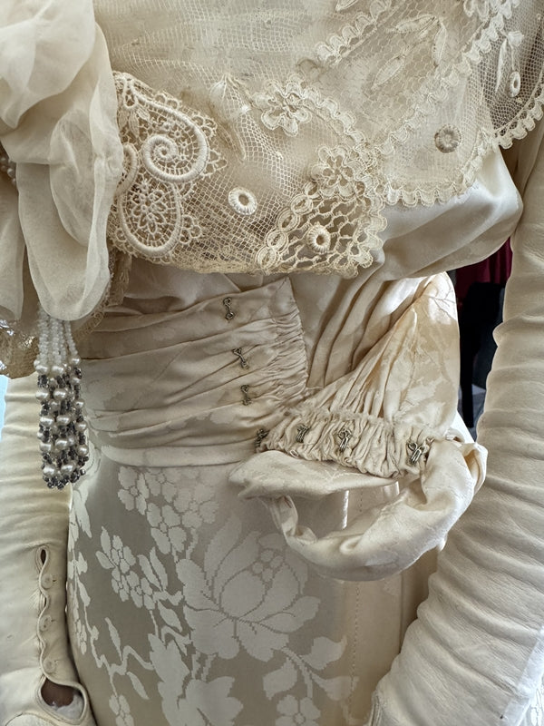 Antikes Hochzeitskleid aus der Titanic-Ära, ca. 1912