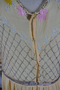 Antikes seidenes, perlenbesetztes Cocktailkleid, ca. 1926