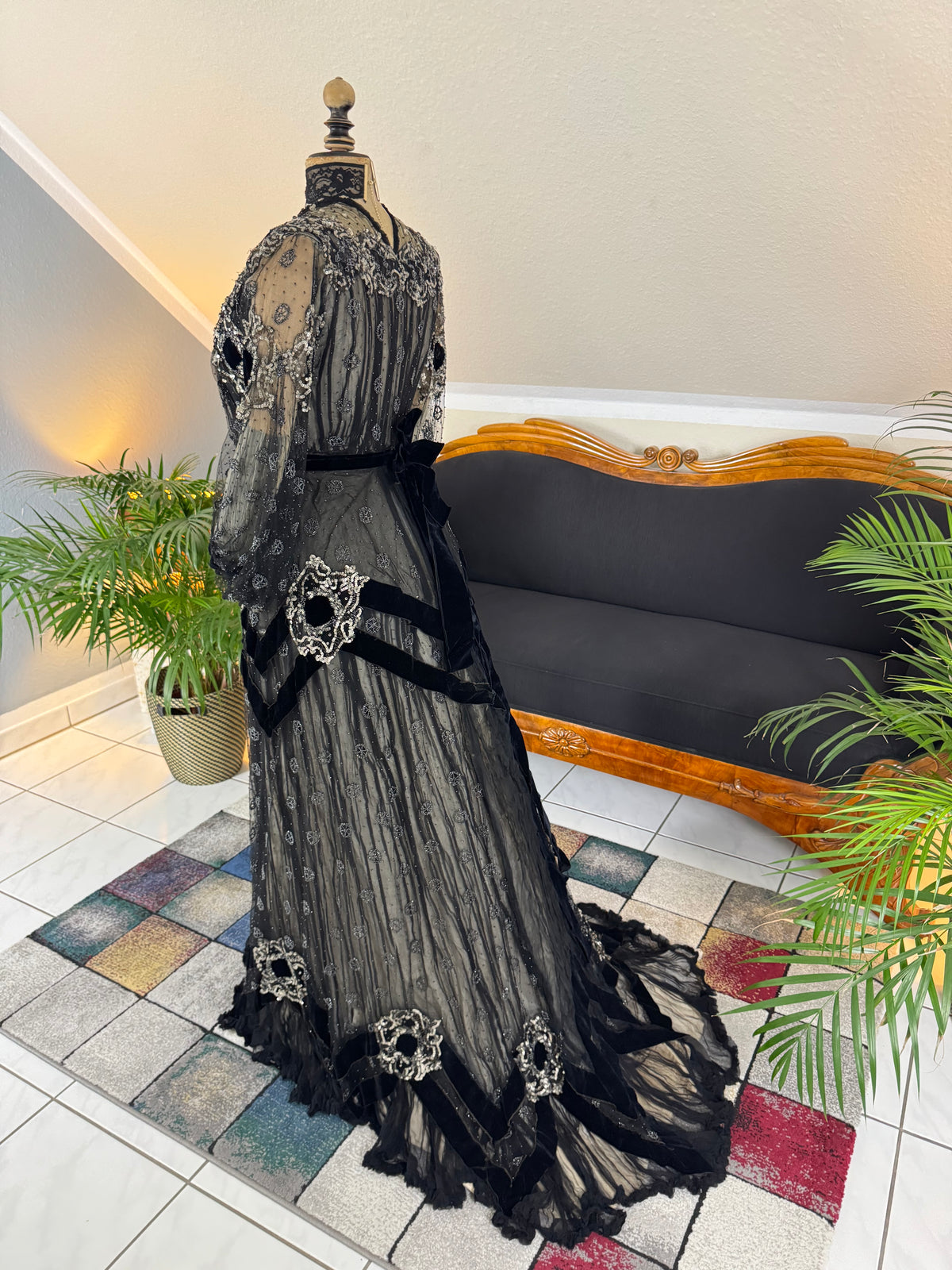 Antique Parisian evening gown with lace, tulle, velvet, rhinestones and beadwork, Marc Walter Place Vendôme label, Belle Époque couture designed for candlelight