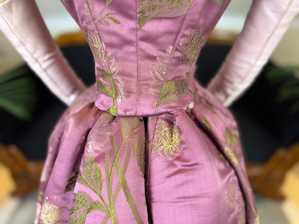 Antikes lilafarbenes Seiden-Ballkleid aus der viktorianischen Ära, ca. 1895