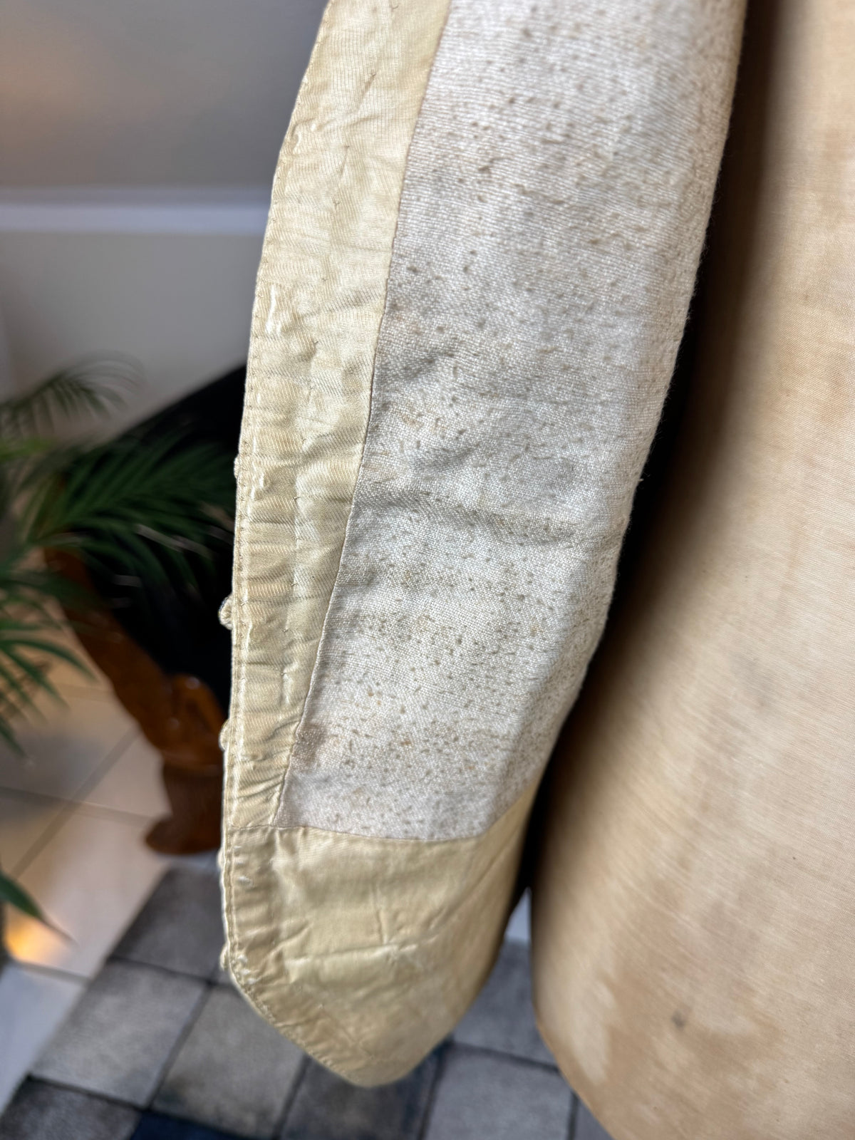 Cream Silk Embroidered Waistcoat, England ca. 1770 – Long‑Line Georgian Men’s Fashion