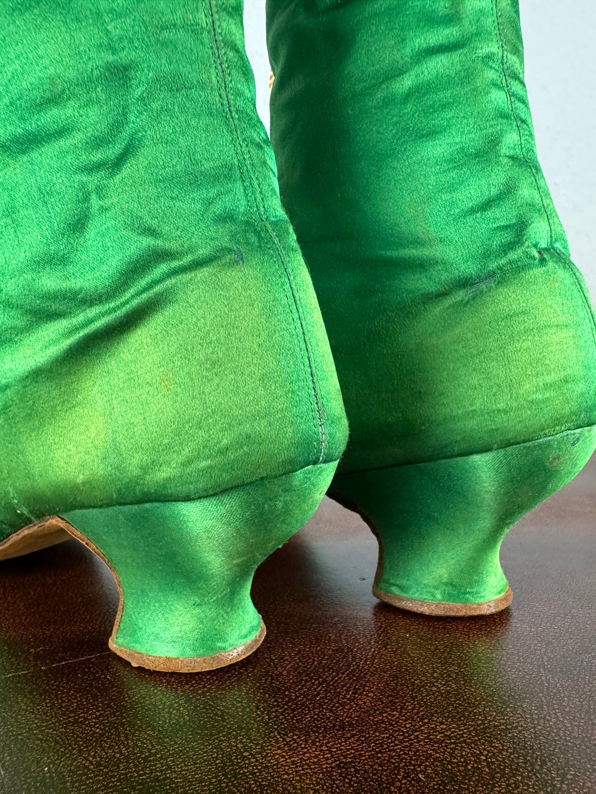 Victorian Green Silk Lace‑Up Boots, ca. 1875 – Low Heel, Brass Fasteners, Red Leather Lining