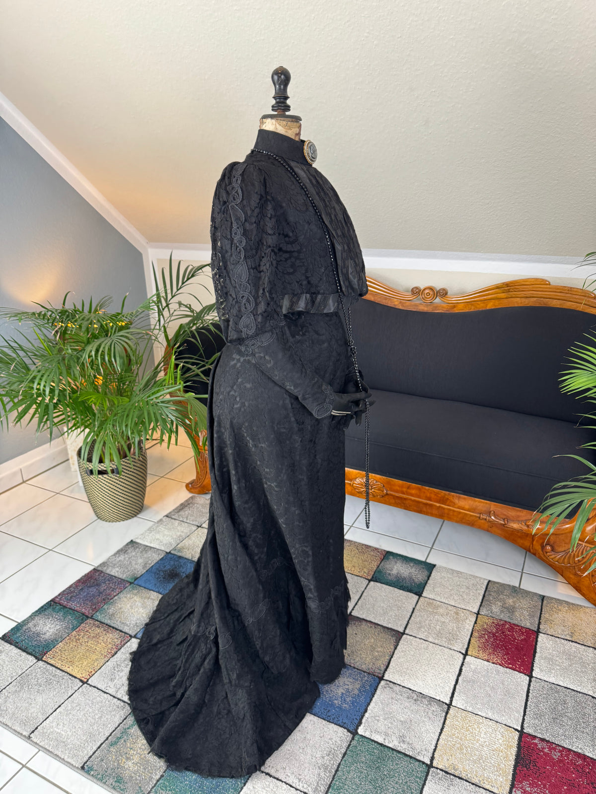 Edwardian black lace day dress, early 20th‑century fashion