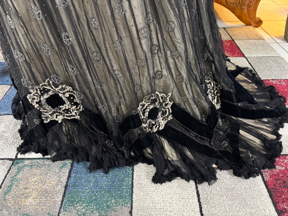 MARC WALTER Außergewöhnliches Abendkleid ca. 1904 – Pariser Couture-Meisterwerk aus Spitze, Tüll und Samt