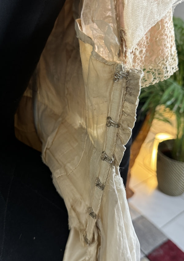 Antikes silbernes Lamé-Abendkleid aus der Titanic-Ära, ca. 1912