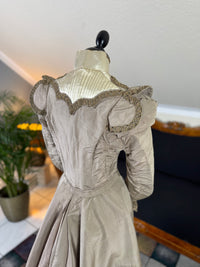 Antikes viktorianisches Gehkleid, ca. 1897 - Dreiteiliges englisches Ensemble