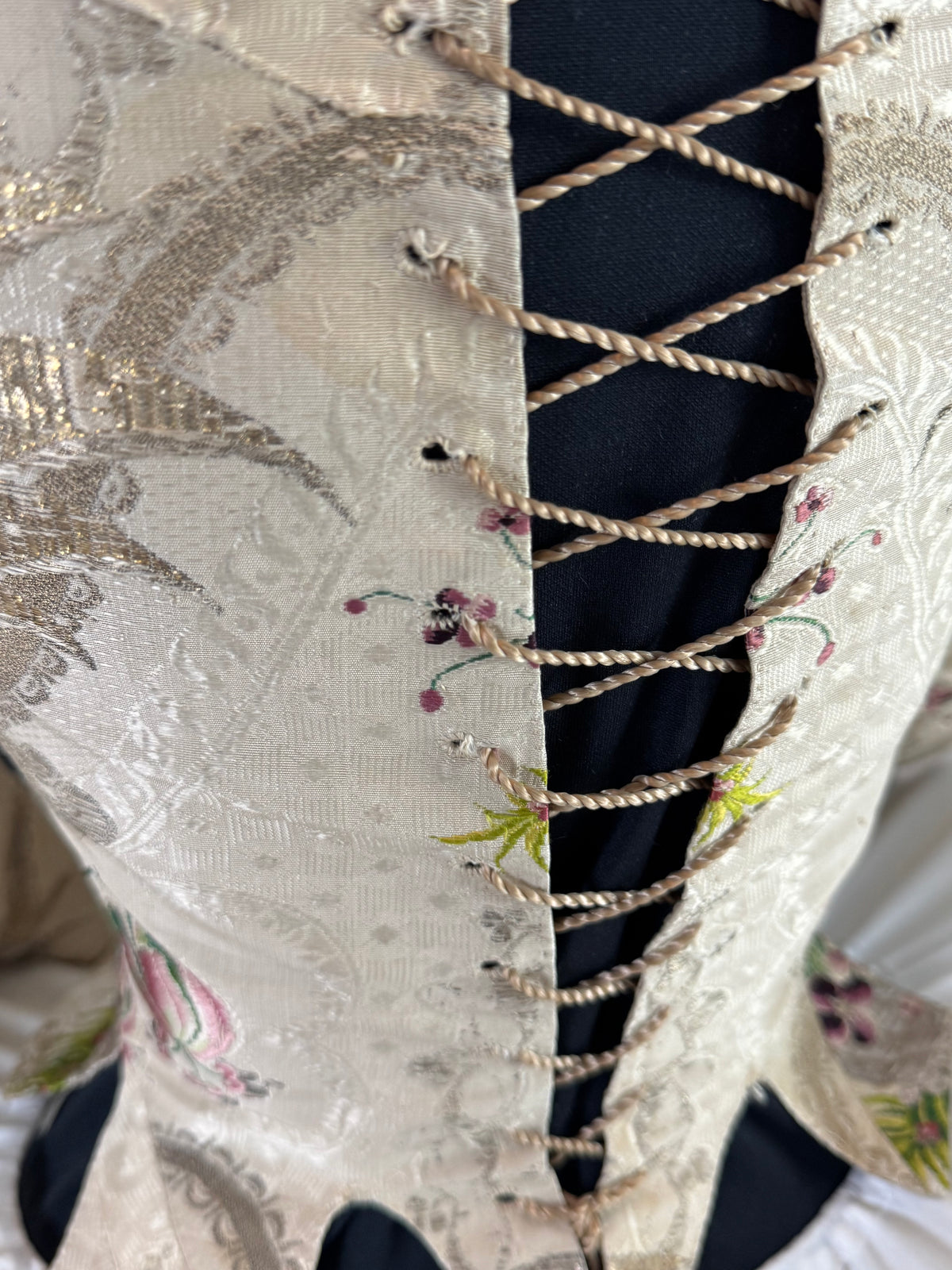 Seltenes Rokoko-Mieder, ca. 1765 – handgenähtes französisches Kleidungsstück aus dem 18. Jahrhundert