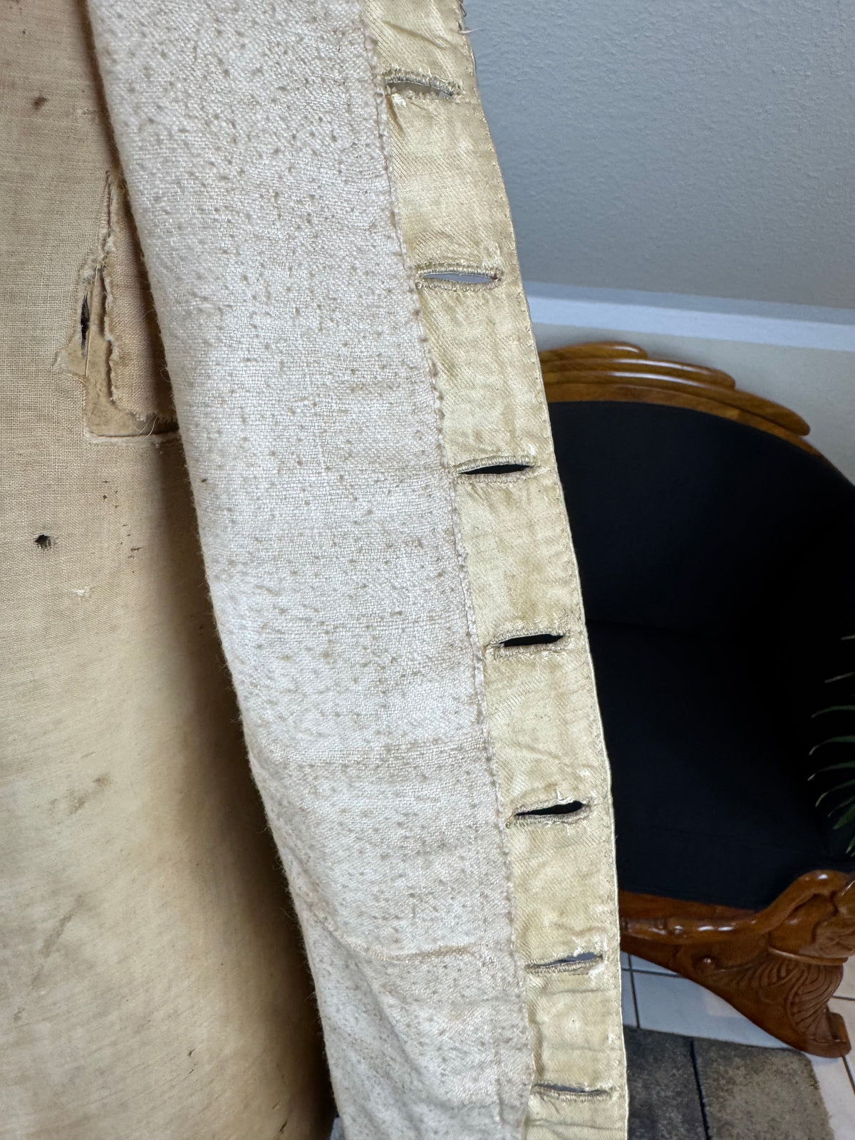 Cream Silk Embroidered Waistcoat, England ca. 1770 – Long‑Line Georgian Men’s Fashion