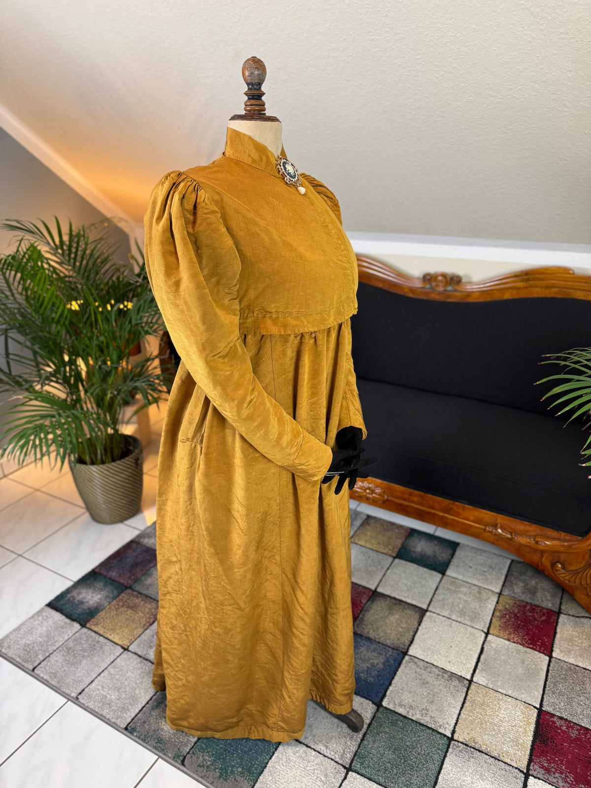 Regency gold moiré silk gown, ca. 1815–1820, high waistline with elegant neoclassical silhouette