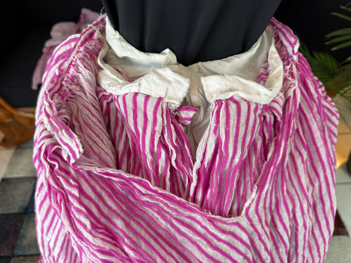 Sommerliche Eleganz einer jungen Dame – Antikes Kleid, ca. 1858