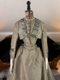 Antikes viktorianisches Seidenkleid, England, ca. 1868