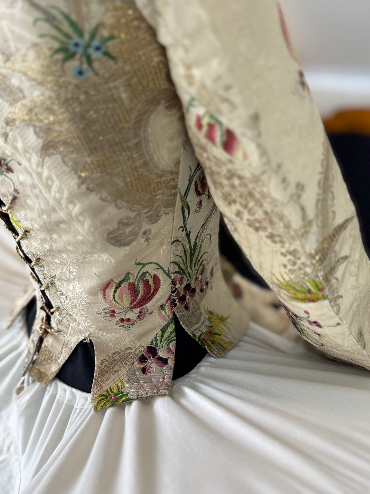 Seltenes Rokoko-Mieder, ca. 1765 – handgenähtes französisches Kleidungsstück aus dem 18. Jahrhundert