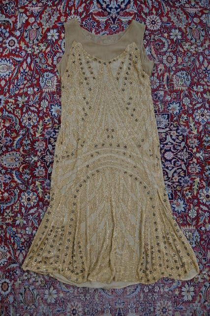 Antikes Flapper-Abendkleid, ca. 1926 – Perlenverzierte Jazz-Age-Silhouette