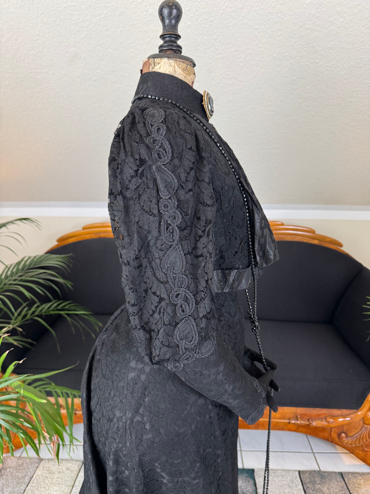 Edwardian black lace day dress, early 20th‑century fashion