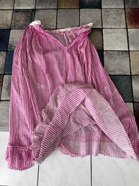 Sommerliche Eleganz einer jungen Dame – Antikes Kleid, ca. 1858