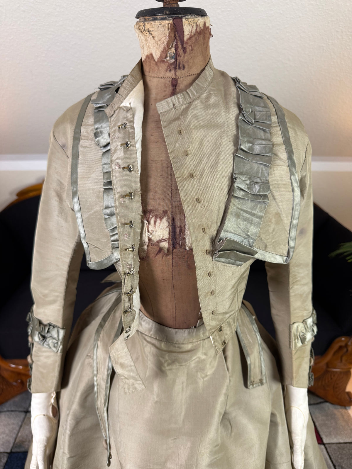 Antikes viktorianisches Seidenkleid, England, ca. 1868
