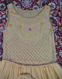 Antikes seidenes, perlenbesetztes Cocktailkleid, ca. 1926