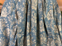 Robe à la Française aus blauem und cremefarbenem Seidendamast – authentisches Kleid aus dem 18. Jahrhundert, ca. 1770
