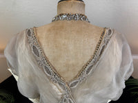 Antikes GUSTAVE BEER Abendkleid – Seidenchiffon &amp; Samt, Paris Couture ca. 1912