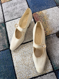 Natural Fiber Day Ensemble – Linen Skirt, Cotton Blouse & Leather Shoes
