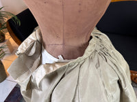 Antikes viktorianisches Seidenkleid, England, ca. 1868