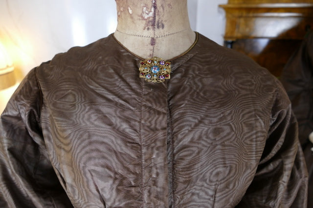 Antike Biedermeier Mutter-Tochter Moiré-Seiden-Nachmittagskleider, 1840er Jahre