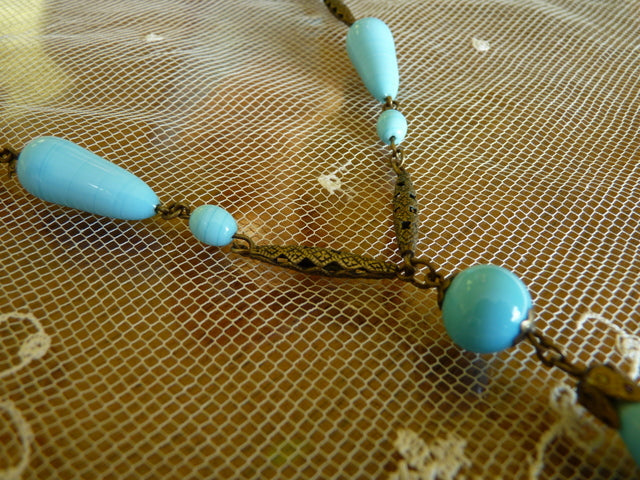 Art Deco Halskette aus blauem Glas im Robin's Egg-Stil, 1920er